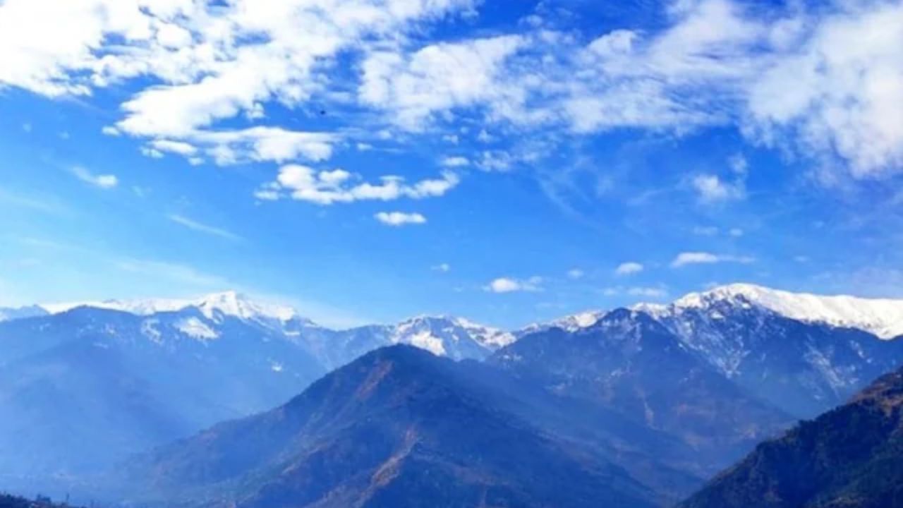 Uttarakhand Weather Today: ठंड ने बदली चाल, कोहरा बना मुसीबत, जानिए आज का मौसम हाल