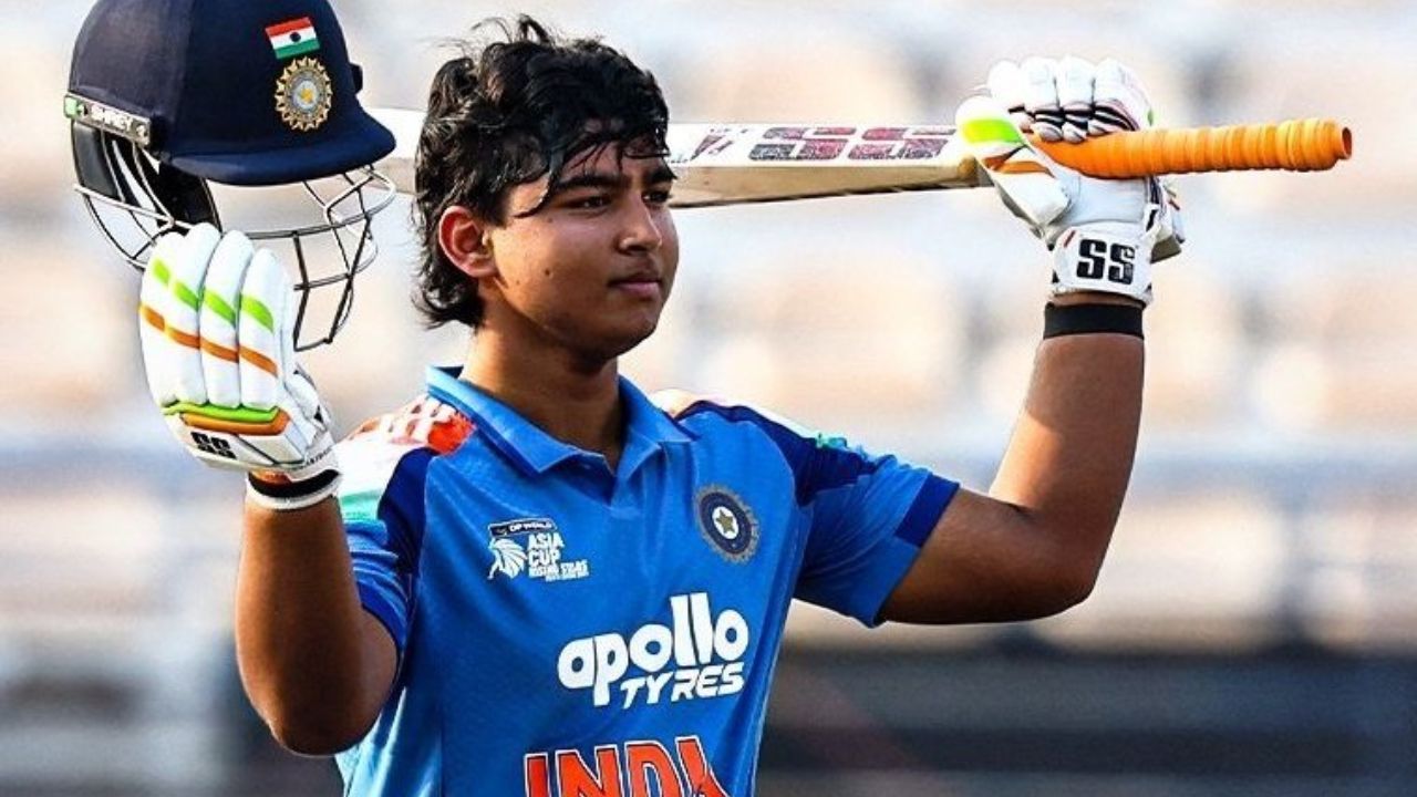 14 वर्षीय वैभव सूर्यवंशी ने फिर मैदान पर लाया तूफान, UAE के खिलाफ जड़ा ठोका शतक