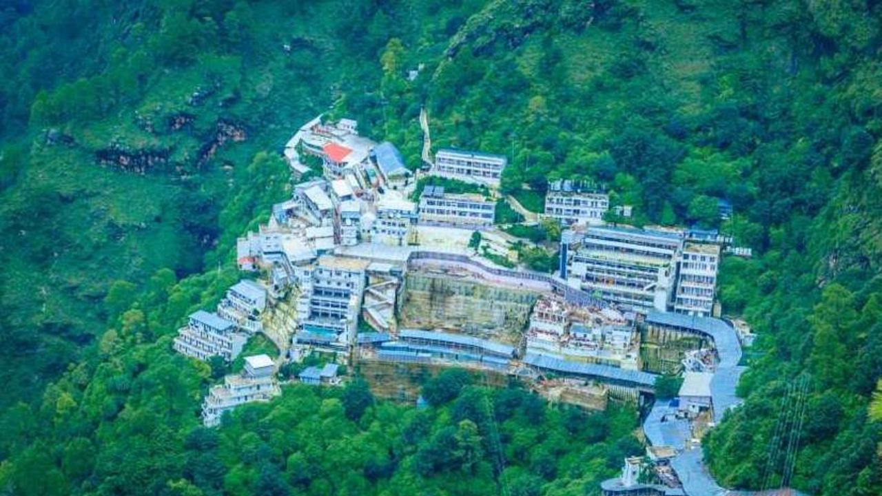 नए दिशानिर्देशों के अनुसार RFID यात्रा कार्ड जारी होने के बाद भक्तों को 10 घंटे के भीतर यात्रा शुरू करनी होगी। दर्शन के बाद 24 घंटे के अंदर कटड़ा बेस कैंप लौटना अनिवार्य होगा। (Img Source: Google)