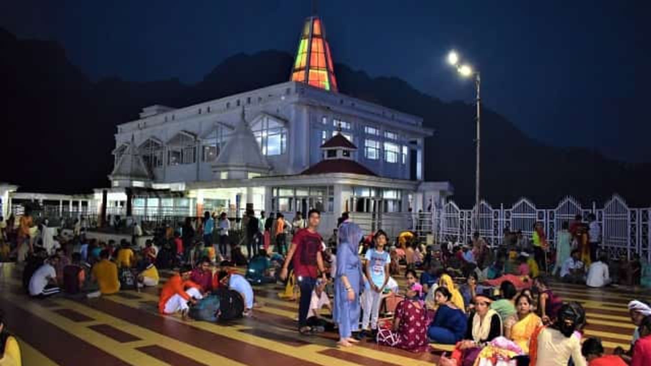 प्राचीन गुफा का महत्व इसलिए भी है क्योंकि मान्यता है कि यहीं भैरव का शरीर स्थित है। कथा के अनुसार मां ने यहीं भैरव का संहार किया था। (Img Source: Google)