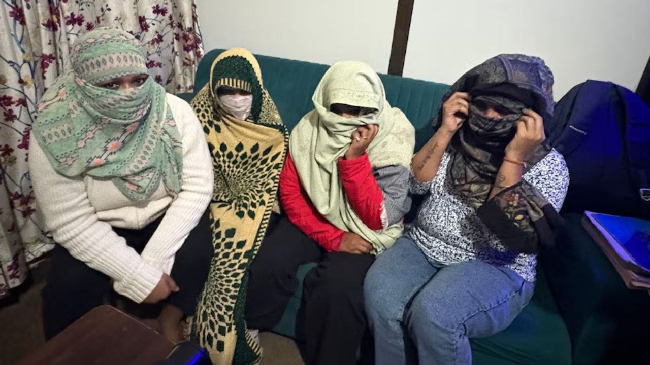 दो स्थानों पर एक साथ छापा: BJP नेत्री के पति की बिल्डिंग पर सेक्स रैकेट, CCTV और मोबाइल से नए नामों की तलाश