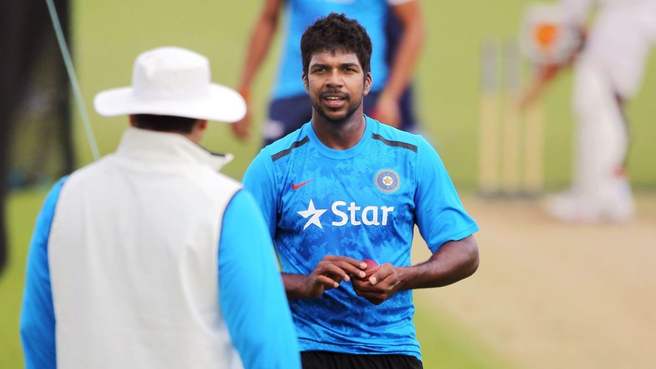 वरुण आरोन ने 10 जनवरी 2025 को क्रिकेट के सभी फॉर्मेट से संन्यास की घोषणा की। संन्यास के बाद, वह अक्सर कमेंटेटर की भूमिका में नजर आते हैं। (Img-Internet)