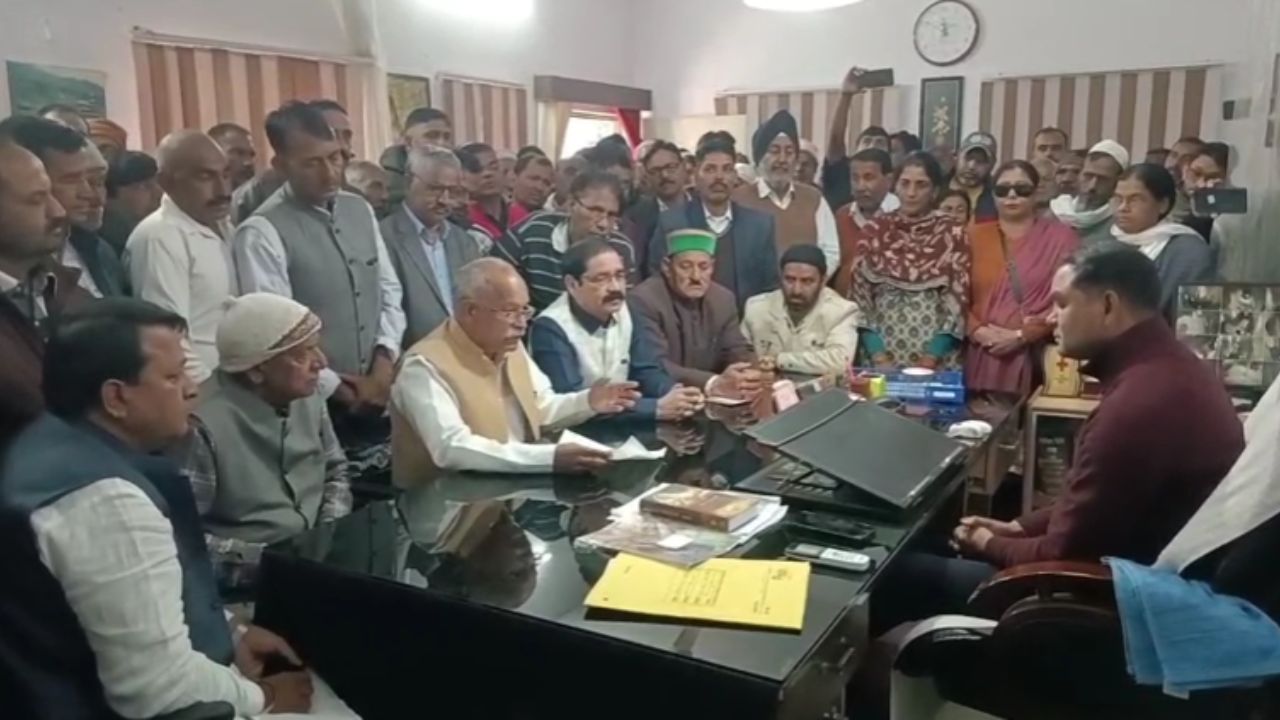 देहरादून: प्रदेश में बदहाल स्वास्थ्य व्यवस्था को लेकर जन संघर्ष मोर्चा ने मांगा स्वास्थ्य मंत्री से इस्तीफा