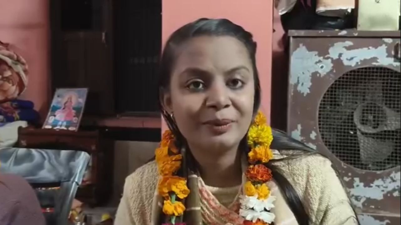 Fatehpur Pride Story: स्टेशनरी दुकानदार की बेटी आस्था ओमर ने कैसे जीते लाखों रुपये