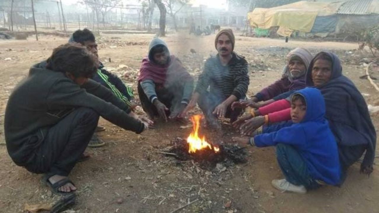 मौसम विभाग के अनुसार, 10 दिसंबर से राज्य के पश्चिमी तथा पूर्वी दोनों हिस्सों में मौसम शुष्क बना रहेगा। हालांकि सुबह के समय हल्का से मध्यम कोहरा छा सकता है। खासकर पूर्वी हिस्से के तराई क्षेत्रों जैसे बहराइच, श्रावस्ती, सिद्धार्थनगर और लखीमपुर में घने कोहरे का अलर्ट जारी किया गया है। (Img: Google)