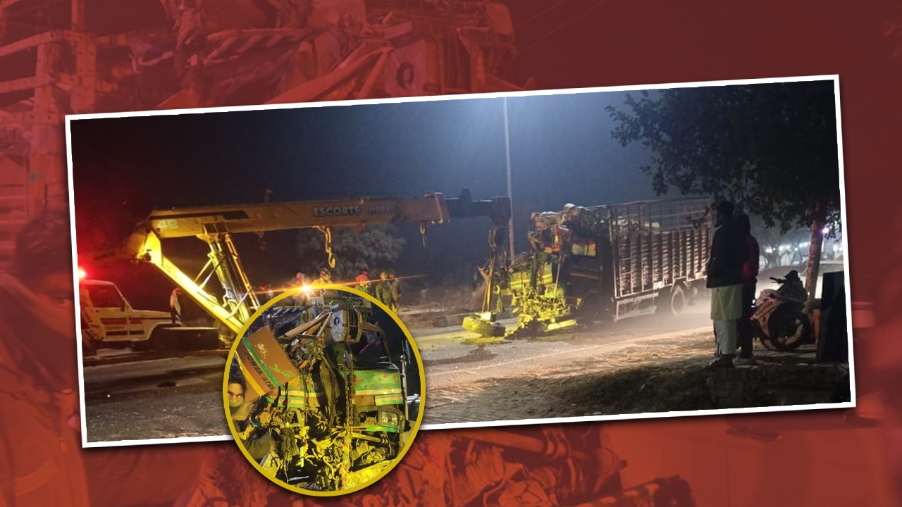 बदायूं मेरठ रोड पर ट्रक और डीसीएम की टक्कर, डीसीएम चालक की मौत, एक घायल