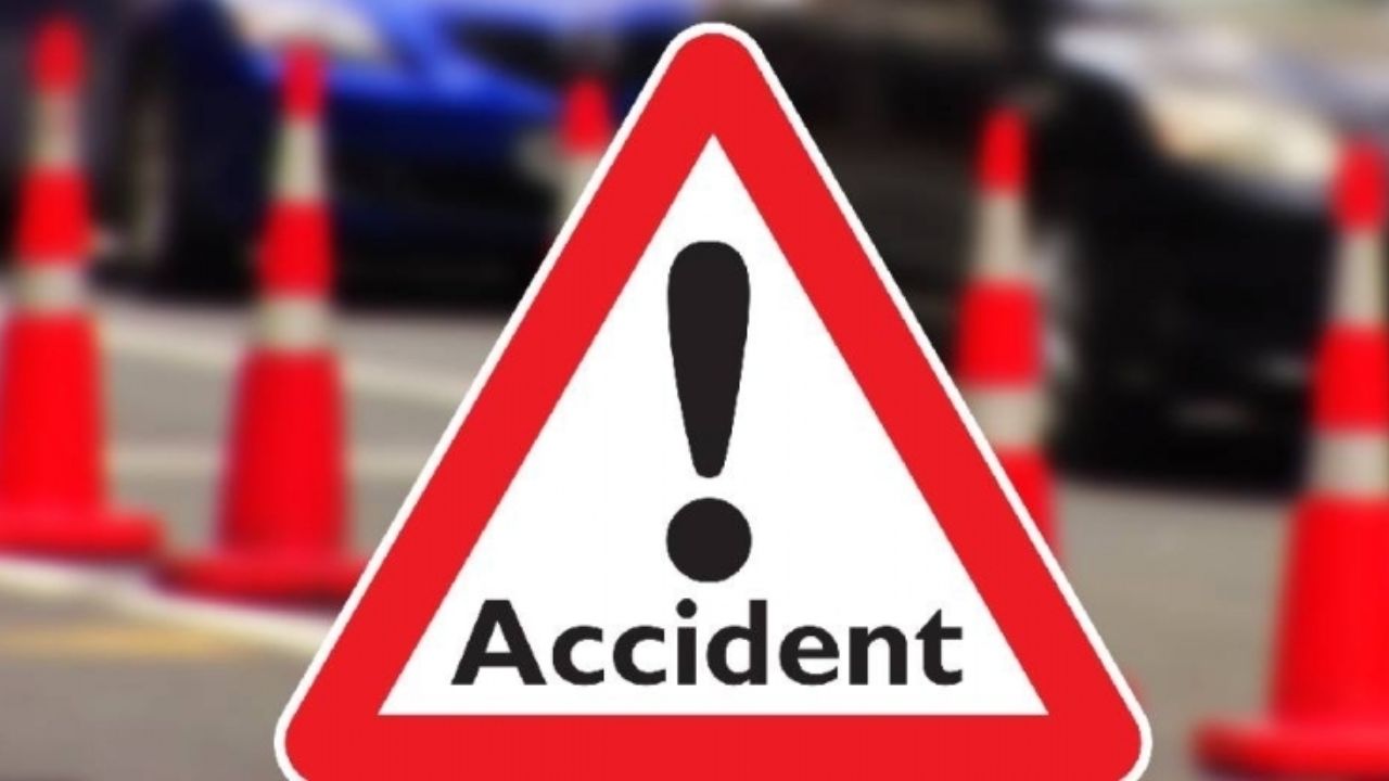 Fatehpur News: फतेहपुर में ट्रक-कंटेनर भिड़ंत से हाईवे पर हड़कंप, फैला डीजल