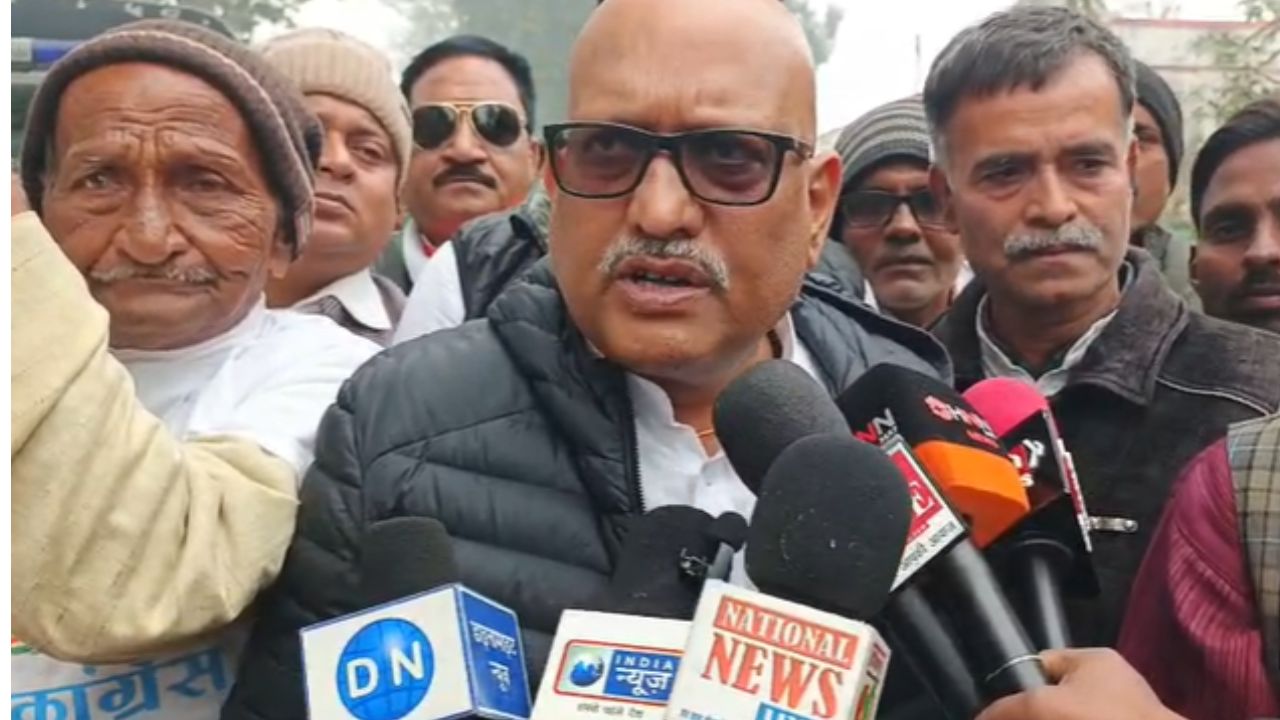 देवरिया जेल में अमिताभ ठाकुर से मिले अजय राय, बोले- कांग्रेस सड़क पर देगी जवाब