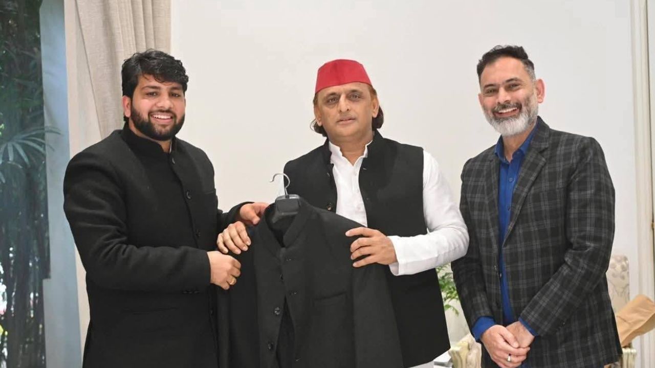 मेरठ के काले कोट पर आया अखिलेश यादव का दिल, सैफई आवास पर पहुंचे वेस्ट यूपी के टेलर, जानें पूरा मामला