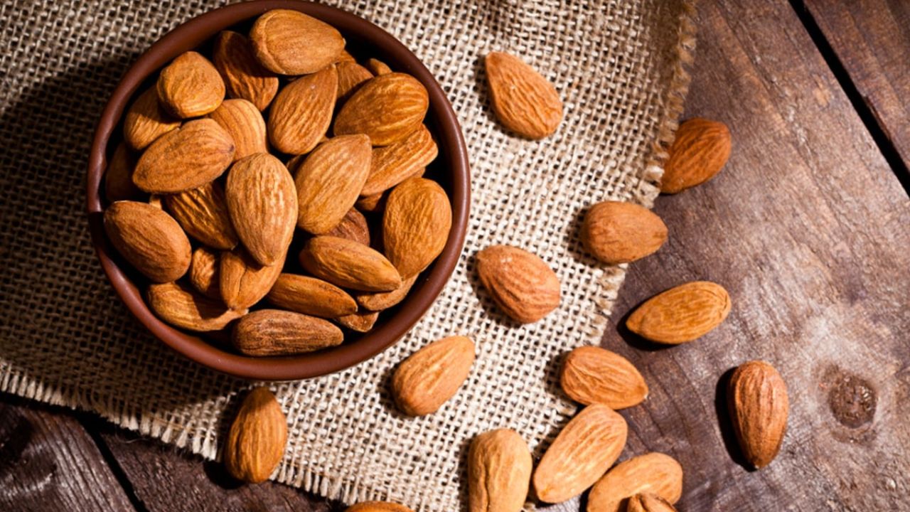 बादाम खाने के फायदे और नुकसान: एक दिन में कितने Almond खाने चाहिए? जान लें सही तरीका