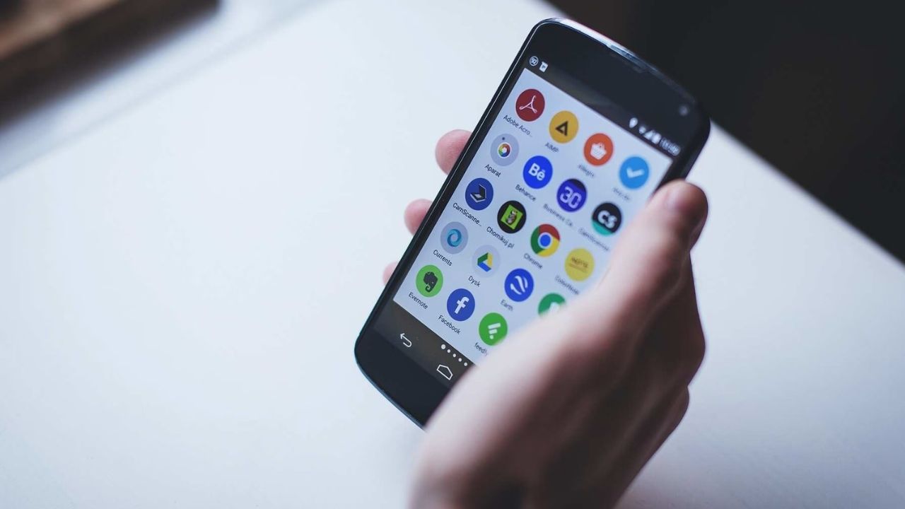 इस देश की सेना ने लगाया Android फोन पर बैन, अब हर अधिकारी केवल iPhone इस्तेमाल करेंगे; जानिए क्यों?