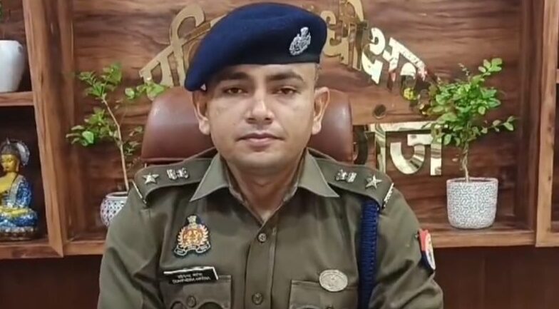 भारत-नेपाल बार्डर पर तस्करी को लेकर पुलिस अधीक्षक सोमेंद्र मीणा की बड़ी कार्रवाई, तीन थानेदारों की छीन ली थानेदारी