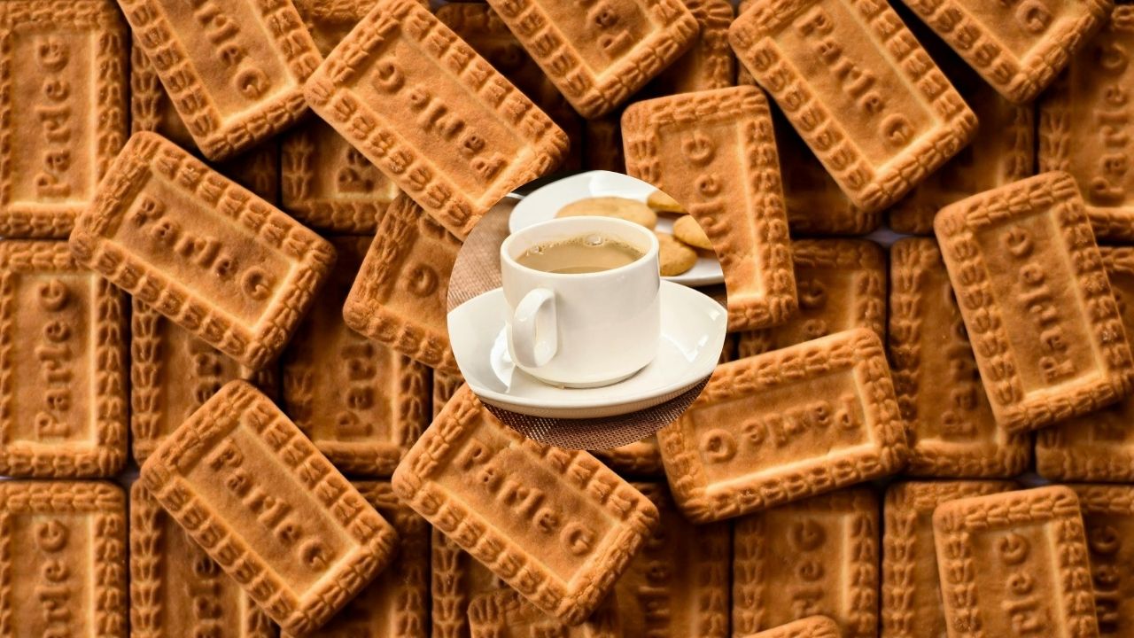 सुबह के समय शरीर तेजी से फैट स्टोर करता है, ऐसे में रिफाइंड मैदा, शुगर और अनहेल्दी फैट वाला बिस्कुट वजन बढ़ाने में मदद करता है। यह आदत पेट की चर्बी बढ़ाती है। ऐसे में सुबह की शुरुआत चाय-बिस्कुट की जगह सौंफ पानी, नारियल पानी, धनिया बीज का पानी या एलोवेरा जूस से करना अधिक फायदेमंद होता है। (फोटो सोर्स- pexels) सुबह के समय शरीर तेजी से फैट स्टोर करता है, ऐसे में रिफाइंड मैदा, शुगर और अनहेल्दी फैट वाला बिस्कुट वजन बढ़ाने में मदद करता है। यह आदत पेट की चर्बी बढ़ाती है। ऐसे में सुबह की शुरुआत चाय-बिस्कुट की जगह सौंफ पानी, नारियल पानी, धनिया बीज का पानी या एलोवेरा जूस से करना अधिक फायदेमंद होता है। (फोटो सोर्स- pexels)