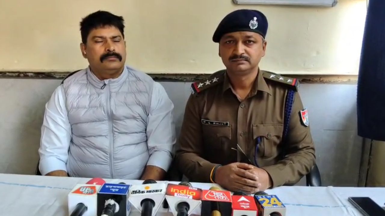 प्रयागराज से बनारस जा रहे युवक के पास से बरामद बड़ी रकम, जांच में जुटी आयकर टीम; पढ़ें पूरा मामला