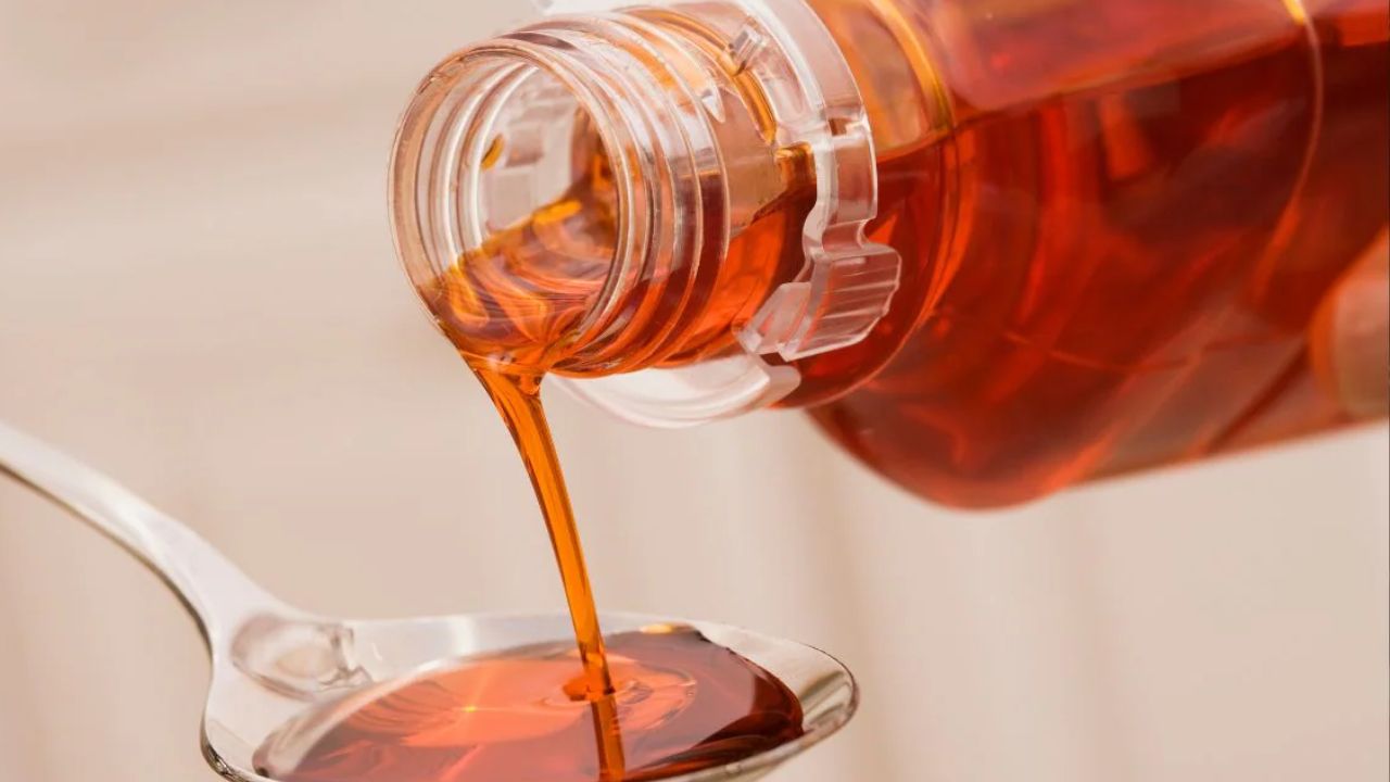 कोडिन युक्त कफ सिरप की खरीद-बिक्री में बड़ी कार्रवाई, आजमगढ़ में नए खुलासे; पढ़ें पूरी खबर