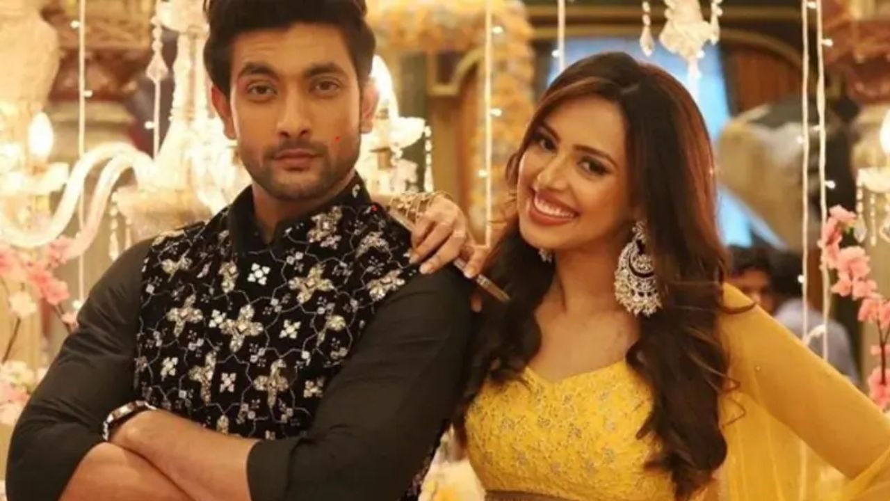 टीवी शो ‘धर्मपत्नी’ से करीब आए फहमान खान और अदिति शेट्टी ने फरवरी 2025 में अपने रिश्ते को खत्म कर दिया। इंस्टाग्राम पर एक-दूसरे को अनफॉलो करना उनके ब्रेकअप का संकेत बना। (Img: Google)