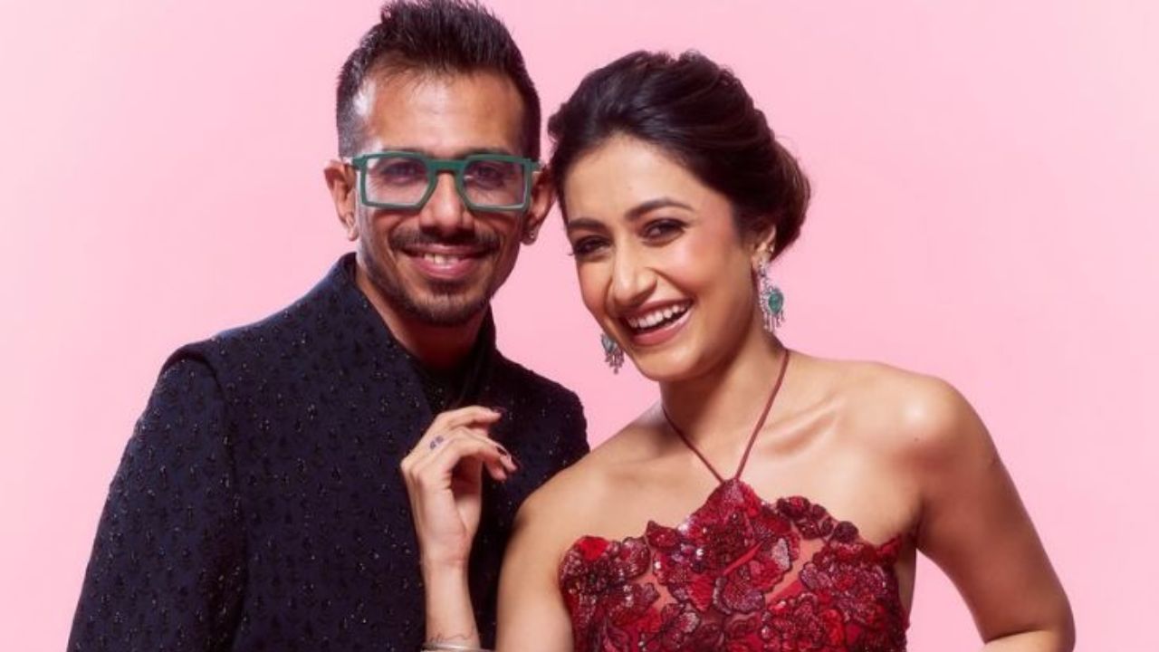 2025 की शुरुआत में धनश्री वर्मा और क्रिकेटर युजवेंद्र चहल के तलाक ने सबको चौंका दिया। धनश्री ने एक्स्ट्रा मैरिटल अफेयर के आरोप लगाए, जबकि युजवेंद्र ने अपने पक्ष को पॉडकास्ट में रखा। यह ब्रेकअप साल का सबसे विवादित मामला रहा। (Img: Google)