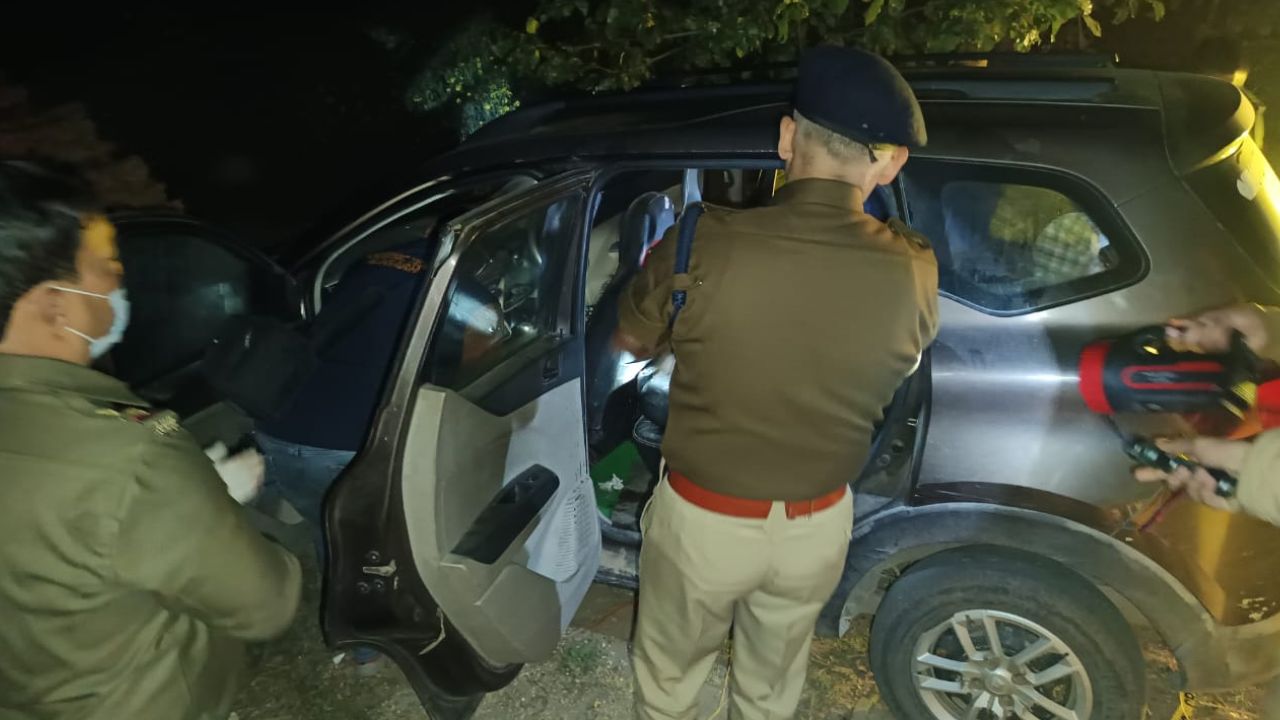 अलीगढ़ में बड़ी वारदात: खून से लथपथ मिली दो डेडबॉडी, कार के अंदर गोली मारकर रखा!