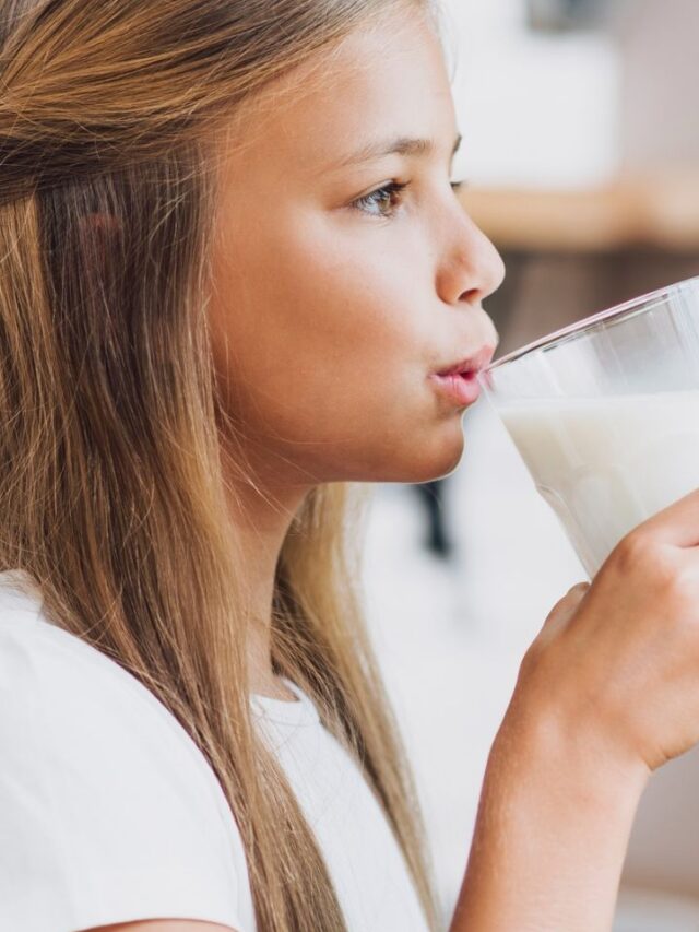 दूध के बाद खाएं ये चीजें, सेहत बनी रहेगी दुरुस्त