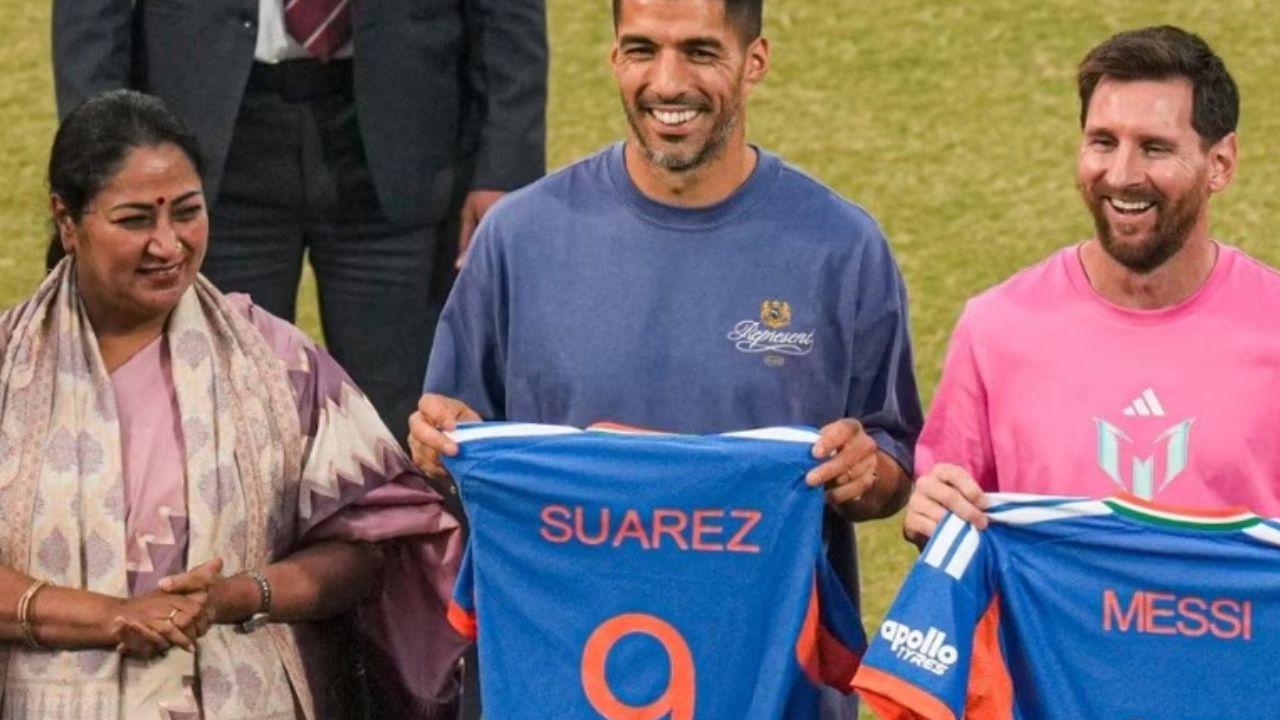 दिल्ली में Lionel Messi के सामने सीएम ‘रेखा गुप्ता हाय हाय’ के नारे, जानें क्यों?