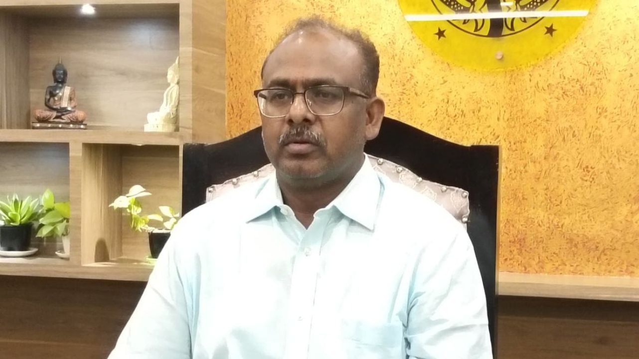 महाराजगंज डीएम का बड़ा फैसला: स्कूलों में इन क्लास की पड़ी छुट्टी, जानिए कब तक?