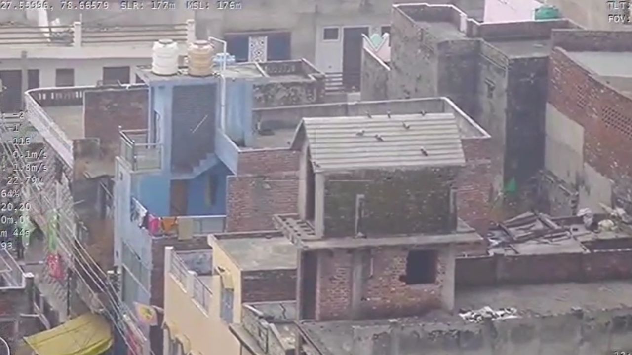 एटा में ड्रोन सर्वे से पुलिस की सख्ती, संवेदनशील इलाकों पर रखी गई पैनी नजर