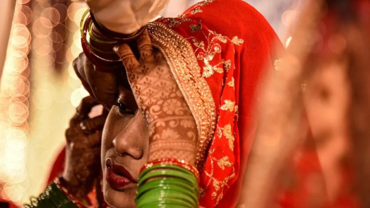 उत्तर प्रदेश सरकार के पैसे हड़पना चाहती हैं ये 18 हजार दुल्हनें, जानें कैसे हुआ खुलासा