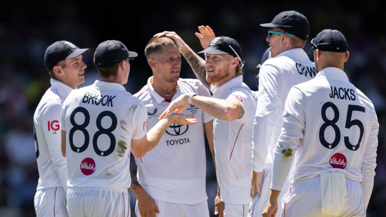 …तो ये है एशेज में इंग्लैंड की हार का कारण? प्लेयर्स ने मैच से पहले किए कांड, मैनेजर ने खोली पोल