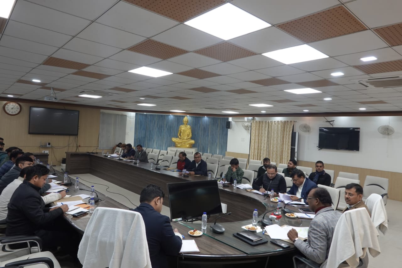 Maharajganj News: मनरेगा कन्वर्जेन्स पर जिलाधिकारी सख्त, बोले श्रम बजट में सभी विभागों की सहभागिता अनिवार्य