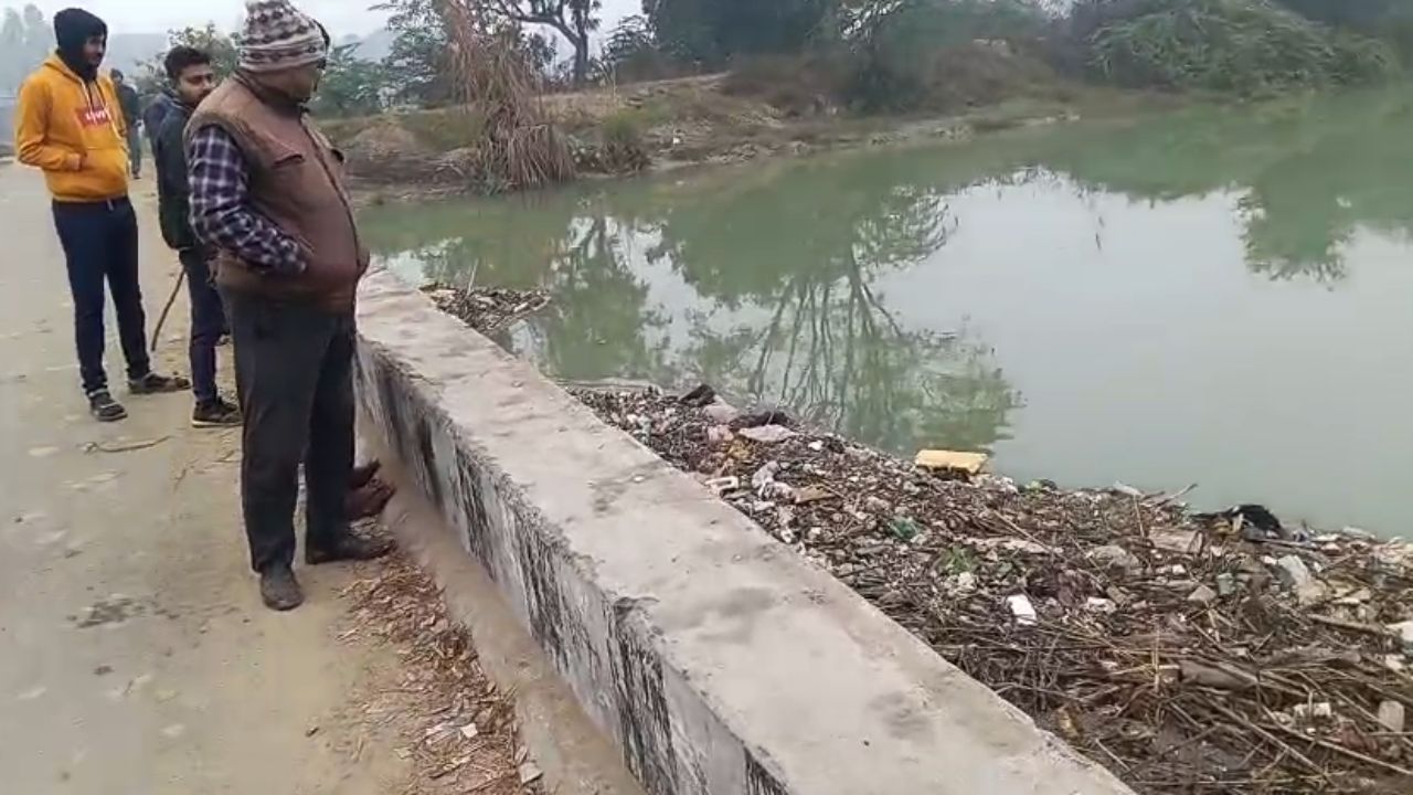 फतेहपुर में नहर पुल के पास अज्ञात शव मिलने से हड़कंप, ग्रामीणों में आक्रोश; जांच में जुटी पुलिस