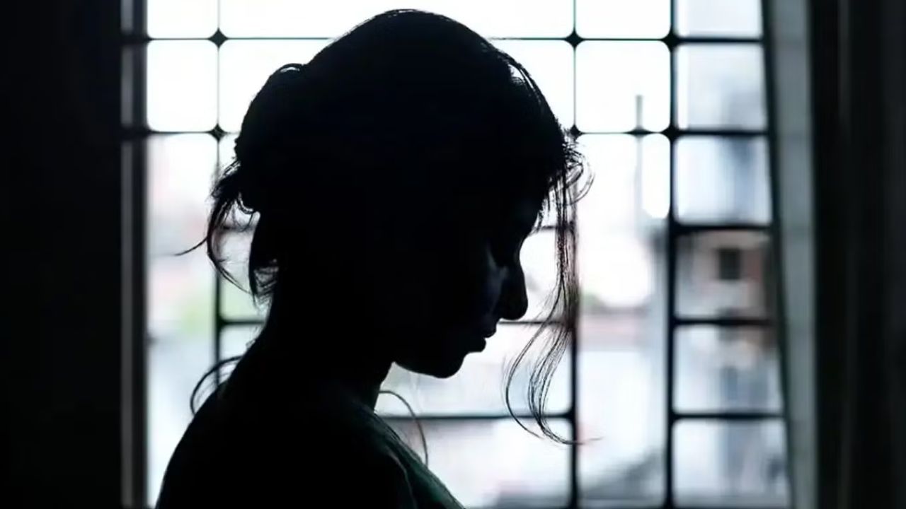 इससे बुरे दिन और क्या होंगे: अपनी बेटी के साथ सुहागरात मनाना चाहता है पिता, मां ने कौशांबी पुलिस से लगाई मदद की गुहार