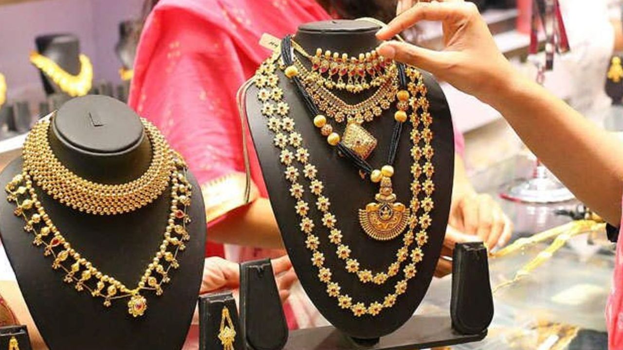 Gold Price Today: सोना-चांदी ने तोड़े सारे रिकॉर्ड, कीमतें आसमान पर; पढ़ें ताजा अपडेट