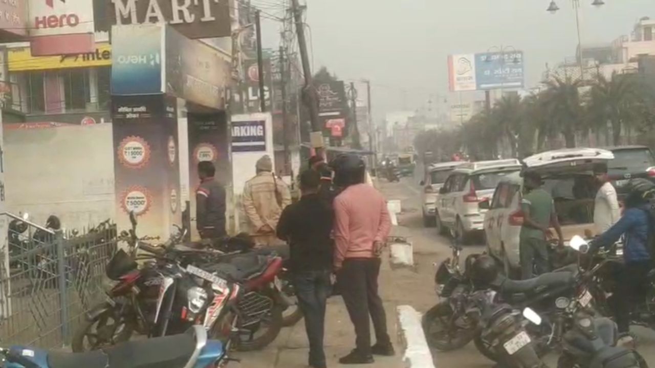 गोरखपुर में आयकर विभाग की बड़ी कार्रवाई, MB मोटर्स पर छापेमारी से मचा हड़कंप