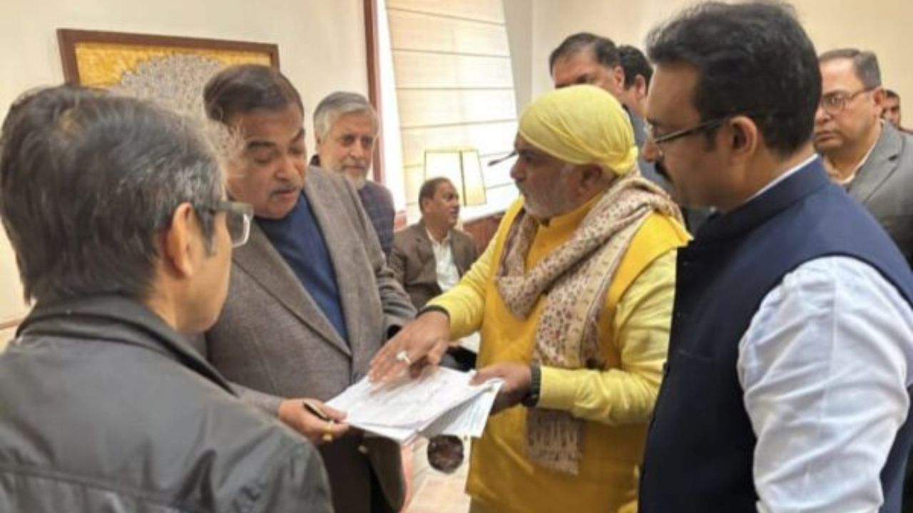 दिल्ली तक गूंजा चिल्लूपार का दर्द: आछीडीह-सरया तटबंध की बाधा हटाने को नितिन गडकरी से मिले विधायक