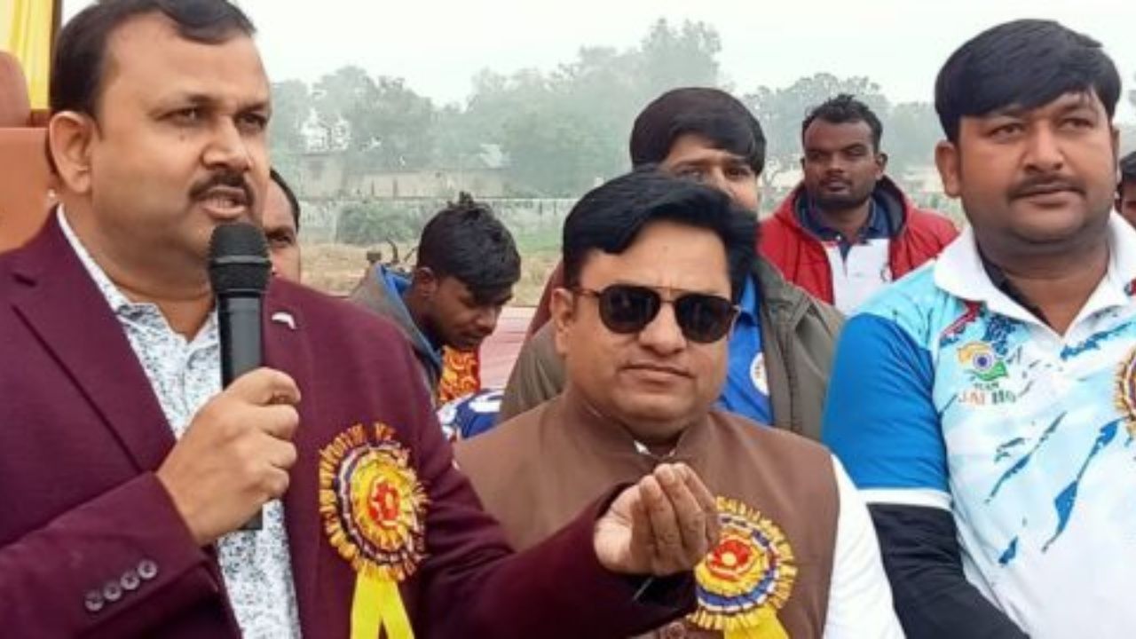 खजनी में क्रिकेट का महाकुंभ: उनवल प्रीमियम लीग का भव्य आगाज, जनप्रतिनिधियों ने बढ़ाया खिलाड़ियों का उत्साह