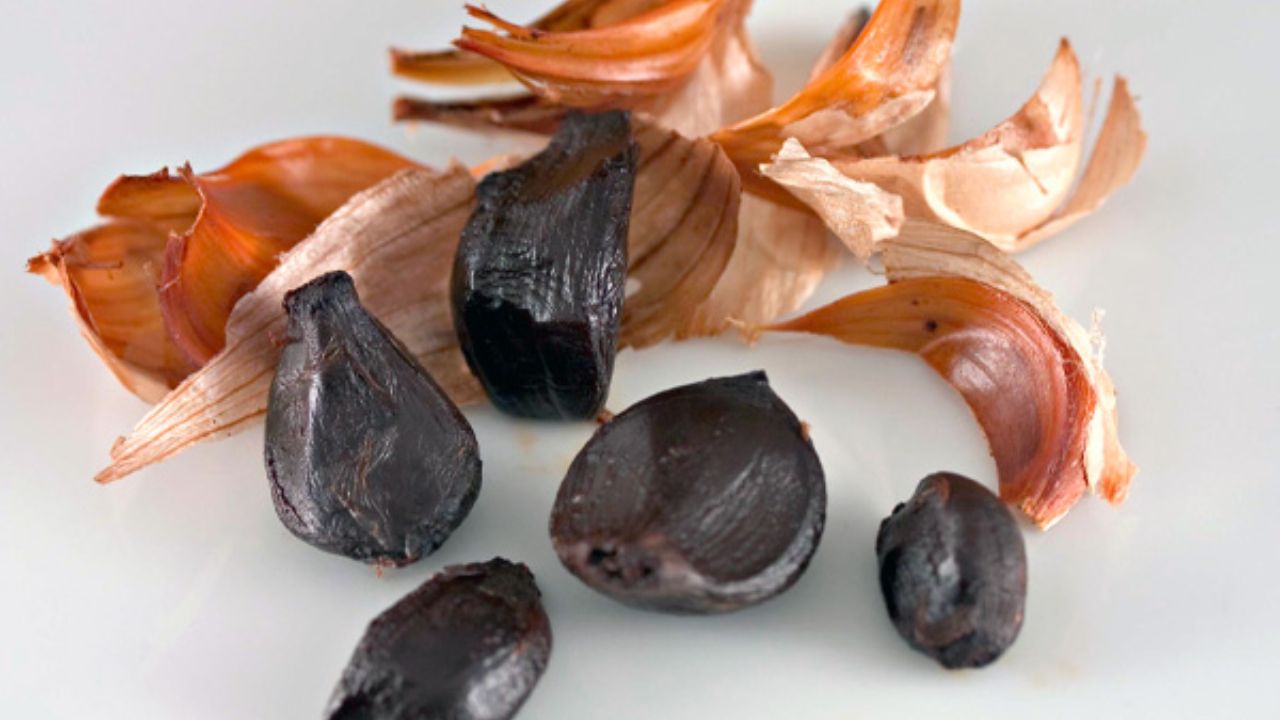 सुपरफूड या सिर्फ ट्रेंड? काला लहसुन क्यों बन रहा चर्चा का विषय