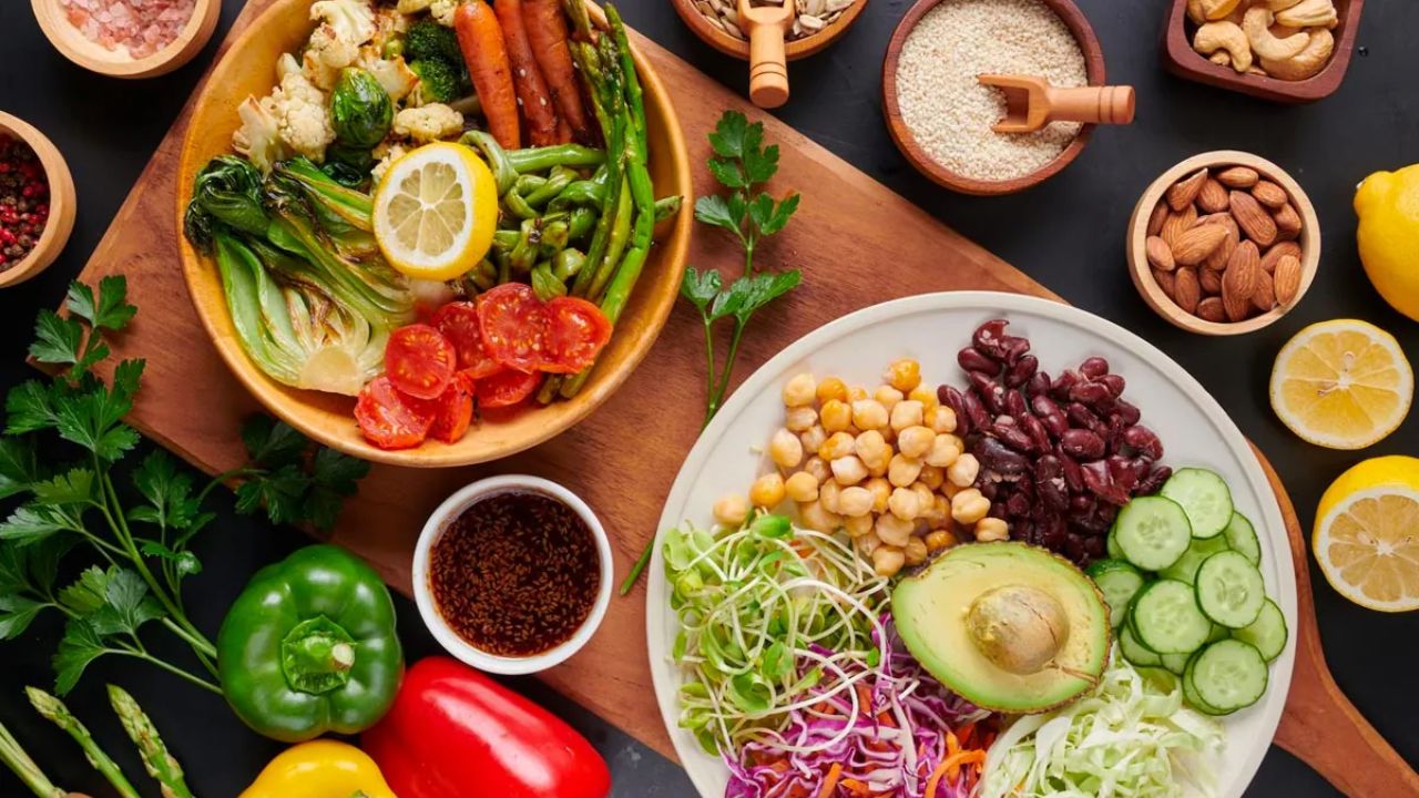 अगर सर्दियों में इन हेल्दी फूड्स को डाइट में शामिल किया जाए तो शरीर नेचुरल तरीके से स्ट्रेस को कंट्रोल कर सकता है। इससे हार्मोन बैलेंस और मेंटल हेल्थ दोनों बेहतर रहते हैं। (img source: google) अगर सर्दियों में इन हेल्दी फूड्स को डाइट में शामिल किया जाए तो शरीर नेचुरल तरीके से स्ट्रेस को कंट्रोल कर सकता है। इससे हार्मोन बैलेंस और मेंटल हेल्थ दोनों बेहतर रहते हैं। (img source: google)