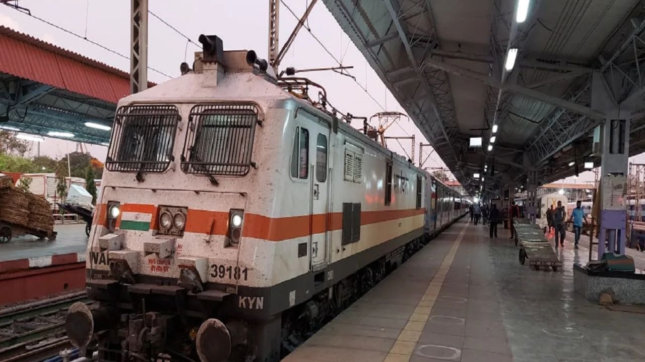 नई किराया दरें राजधानी, शताब्दी, वंदे भारत, दुरंतो, तेजस, गरीब रथ, हमसफर, अमृत भारत और जनशताब्दी समेत अधिकांश गैर-सबर्बन ट्रेनों पर लागू होंगी। यह बढ़ोतरी केवल 26 दिसंबर 2025 या उसके बाद बुक किए गए टिकटों पर ही लागू होगी। (Img: Google)