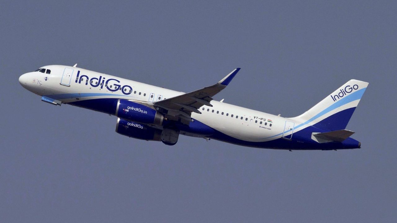 यात्रियों के लिए आफत! इंडिगो ने अचानक रद्द की 170 फ्लाइट्स, कई शहरों में मचा हाहाकार