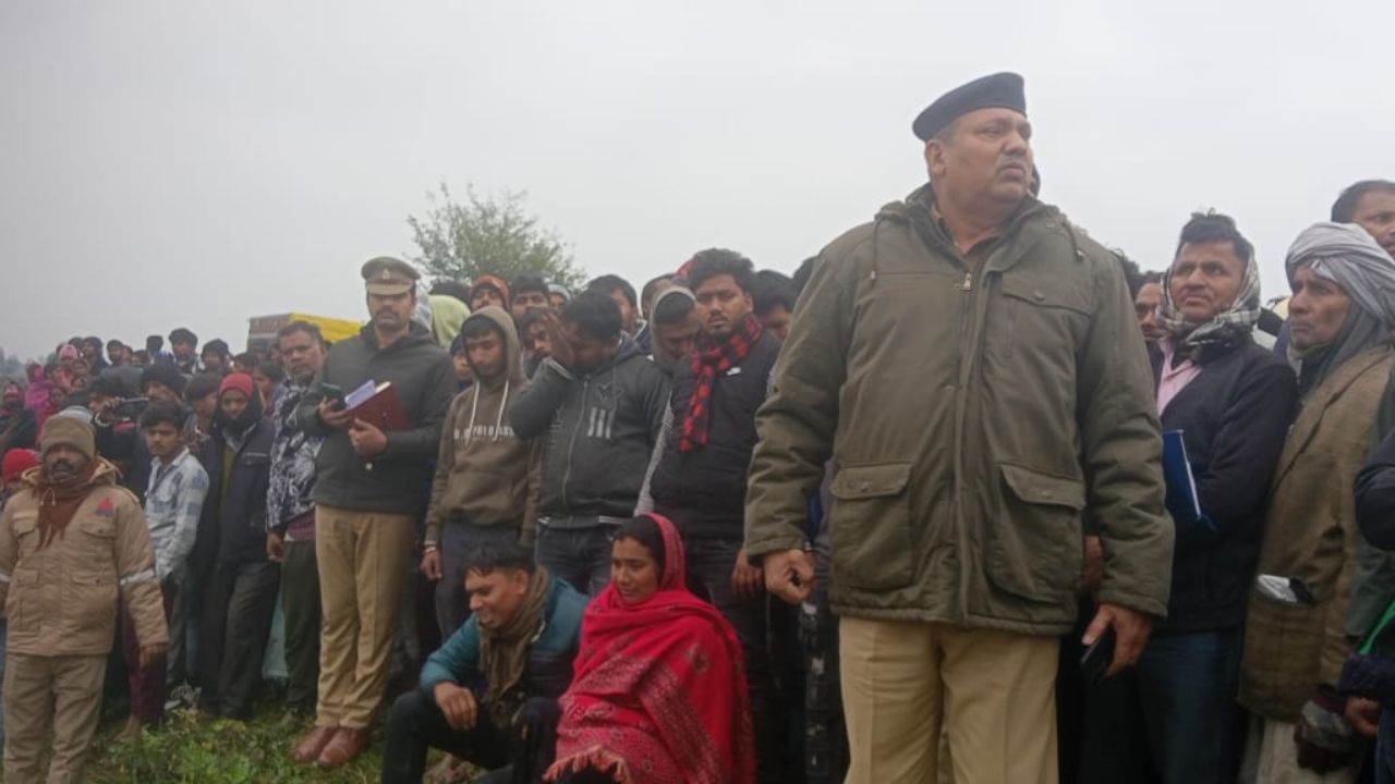 दोस्त के साथ गया युवक, अगले दिन गड्ढे में मिला शव; हत्या की आशंका से महराजगंज में सनसनी