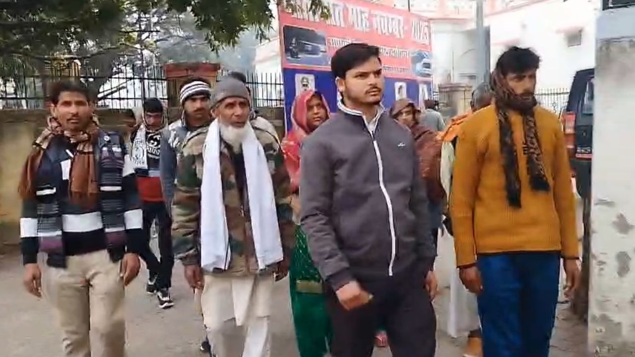 दबंगों के सामने मैनपुरी कोर्ट भी कुछ नहीं! 100 साल पुराने जमीनी विवाद में अब पुलिस क्या लेगी एक्शन?