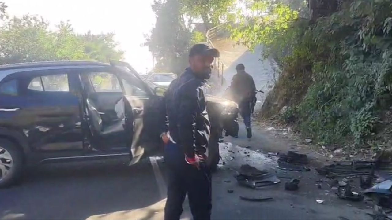 नैनीताल में भीषण सड़क हादसा, दो कार आपस में भिड़ी,  6 लोग घायल, 1 गंभीर