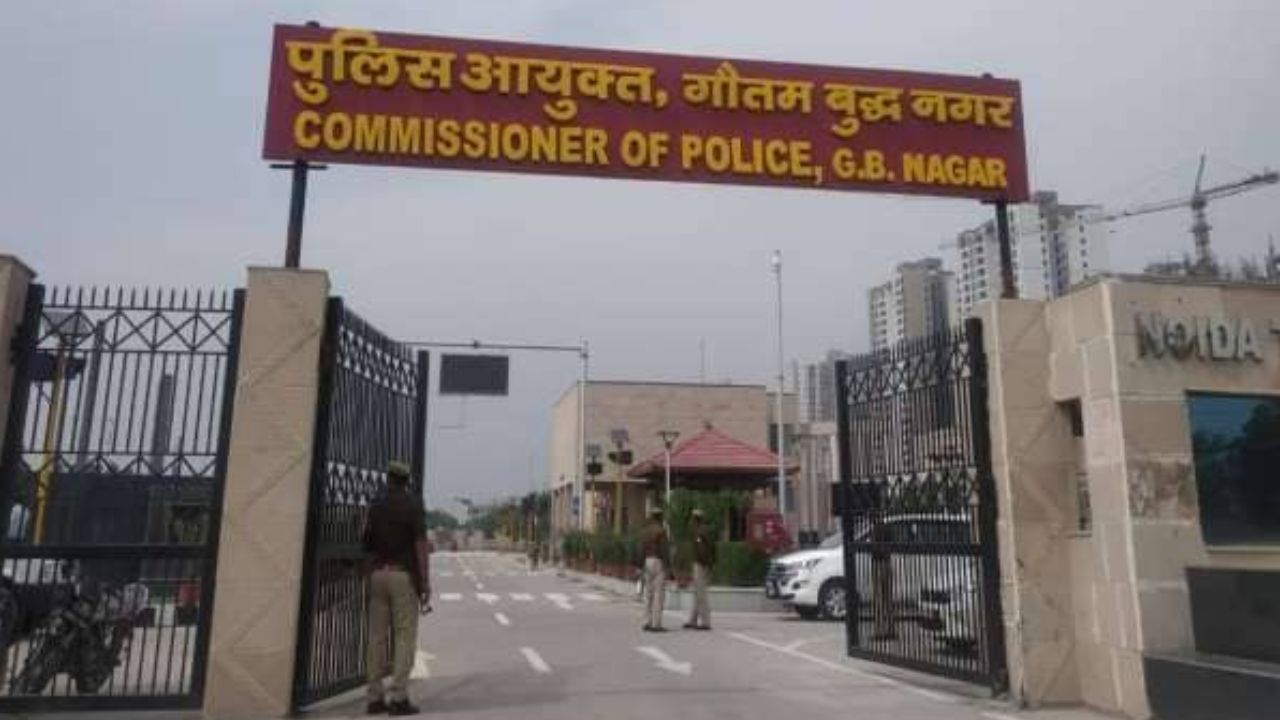 नोएडा पुलिस की वर्दी पर बदनामी का दाग: थाने में महिला वकील के फाड़े कपड़े, अब सुप्रीम कोर्ट सिखाएगी सबक, जानें पूरा मामला