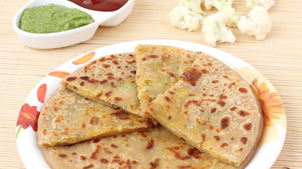 इन आसान कुकिंग हैक्स को अपनाकर आप हर बार मम्मी के हाथों जैसे स्वाद वाले सॉफ्ट और परफेक्ट पराठे बना सकते हैं। (Img Source: Google) इन आसान कुकिंग हैक्स को अपनाकर आप हर बार मम्मी के हाथों जैसे स्वाद वाले सॉफ्ट और परफेक्ट पराठे बना सकते हैं। (Img Source: Google)