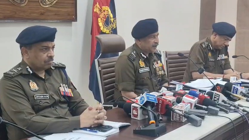 DN Exclusive: 2025 में 48 कुख्यात अपराधियों का खात्मा, पढ़ें यूपी में क्राइम कंट्रोल की कहानी डीजीपी राजीव कृष्ण की जुबानी
