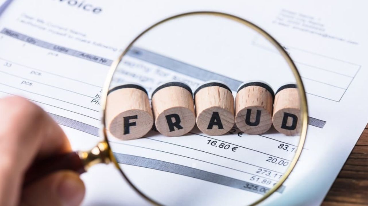 पैसे दोगुने का जाल: अलीगढ़ पुलिस ने वास गैंग को दबोचा, दिल्ली से चला रहा था ठगी का खेल