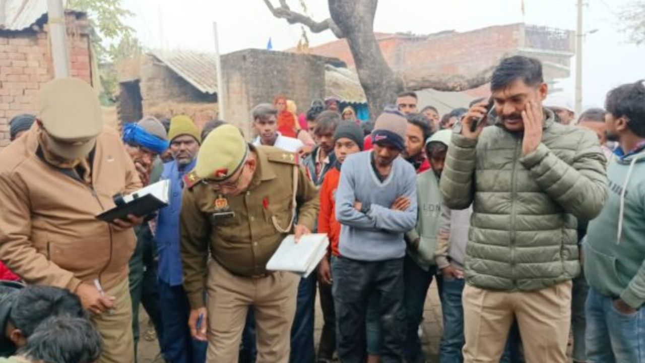 रायबरेली में खनन के गड्ढे में उतरे लोग, ऊपर से ढह गया मिट्टी का टीला, दो की मौत से हड़कंप