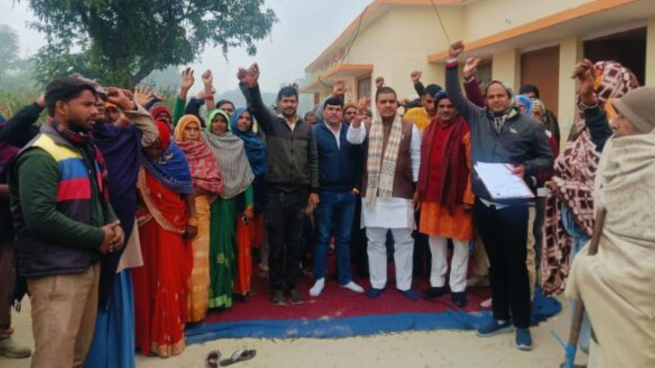 Gorakhpur: गीडा के खिलाफ किसानों का हुंकार, गीडा के खिलाफ किसानों का हुंकार