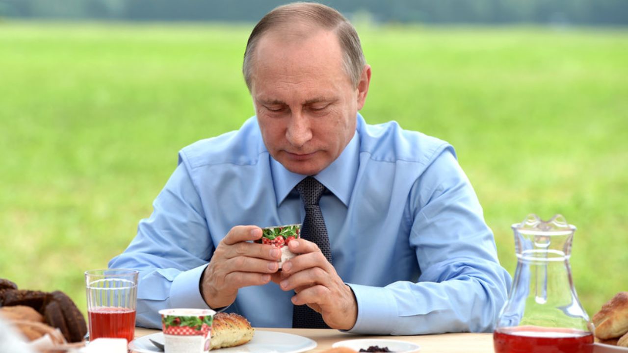 DN Exclusive: सरसों का साग-बाजरे की रोटी या कढ़ी-चावल, आखिर भारत यात्रा में क्या खाएंगे पुतिन?