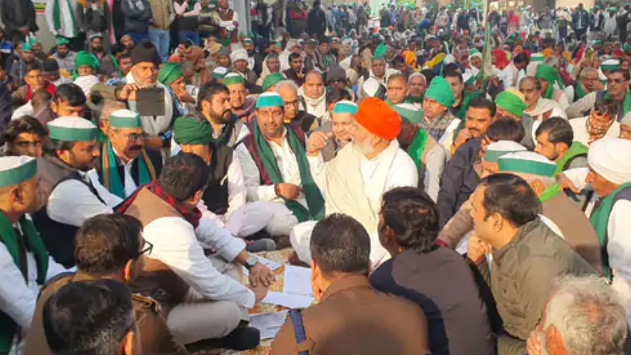 “ये सरकार लुटेरों की है और इनका देश पर कब्जा है”…आखिर यूपी की आर्थिक राजधानी में क्यों गूंजी इतनी बड़ी बात